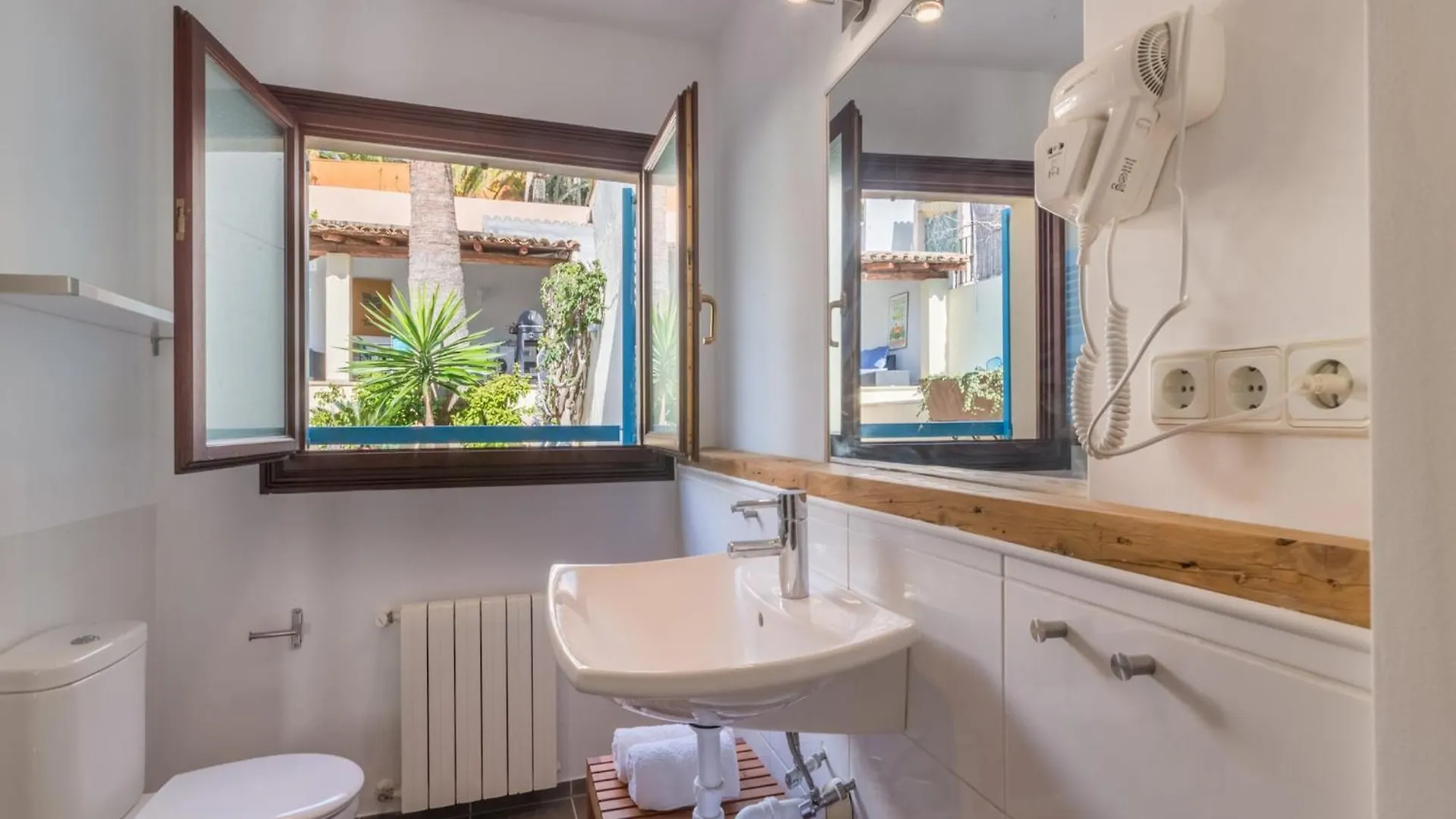 Charming Holiday Home In Capdepera Испания